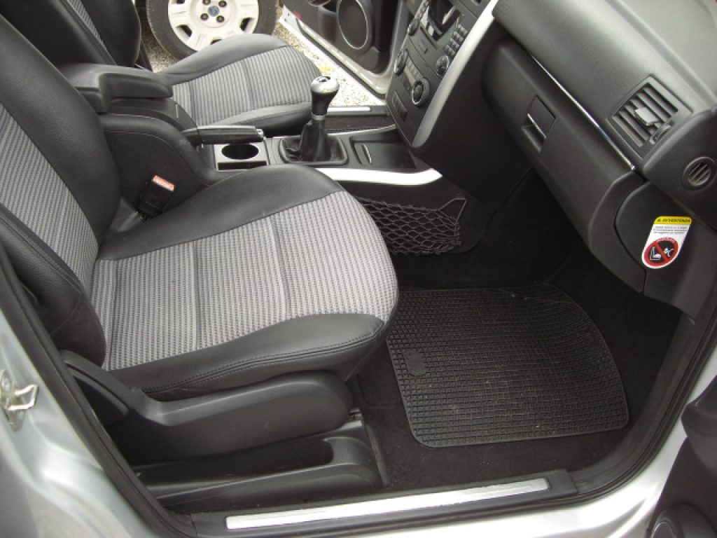 MERCEDES-BENZ B 200 Sport - 11