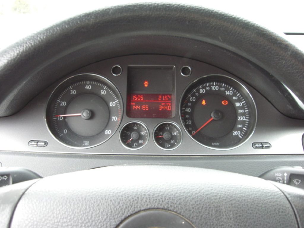 VOLKSWAGEN Passat 1.6/102CV Var. Trendline - 4
