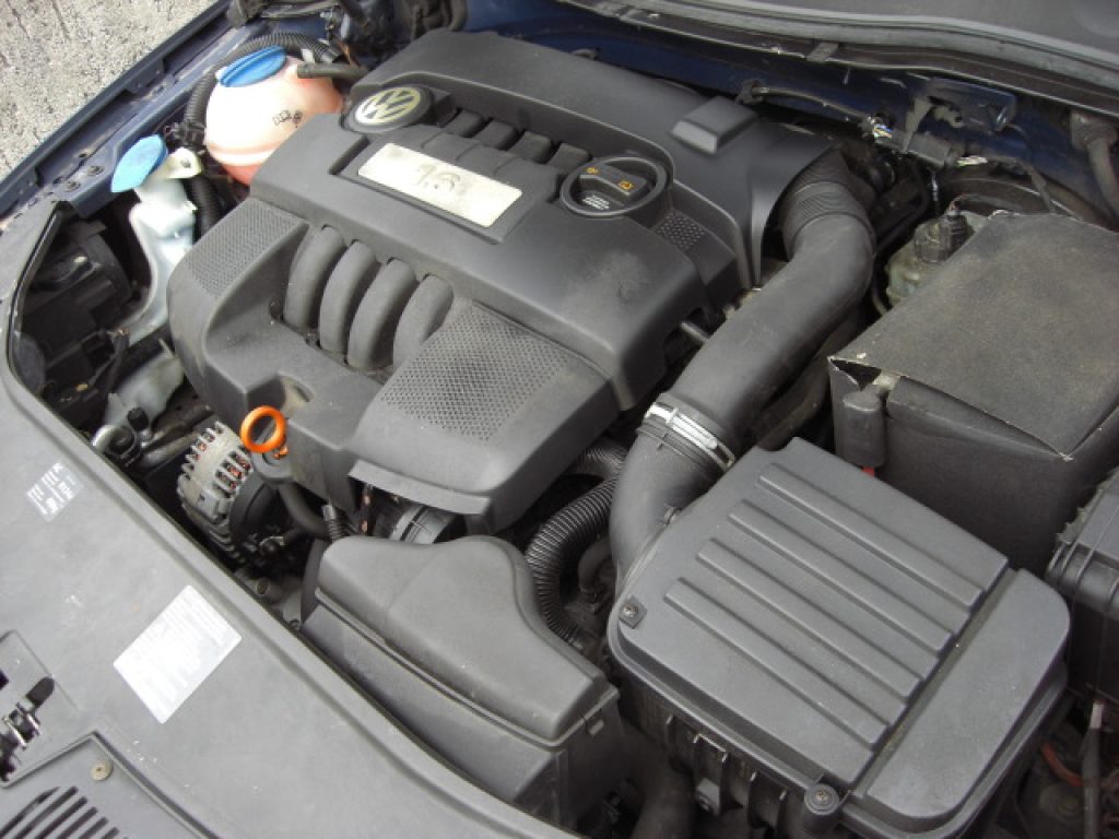 VOLKSWAGEN Passat 1.6/102CV Var. Trendline - 8