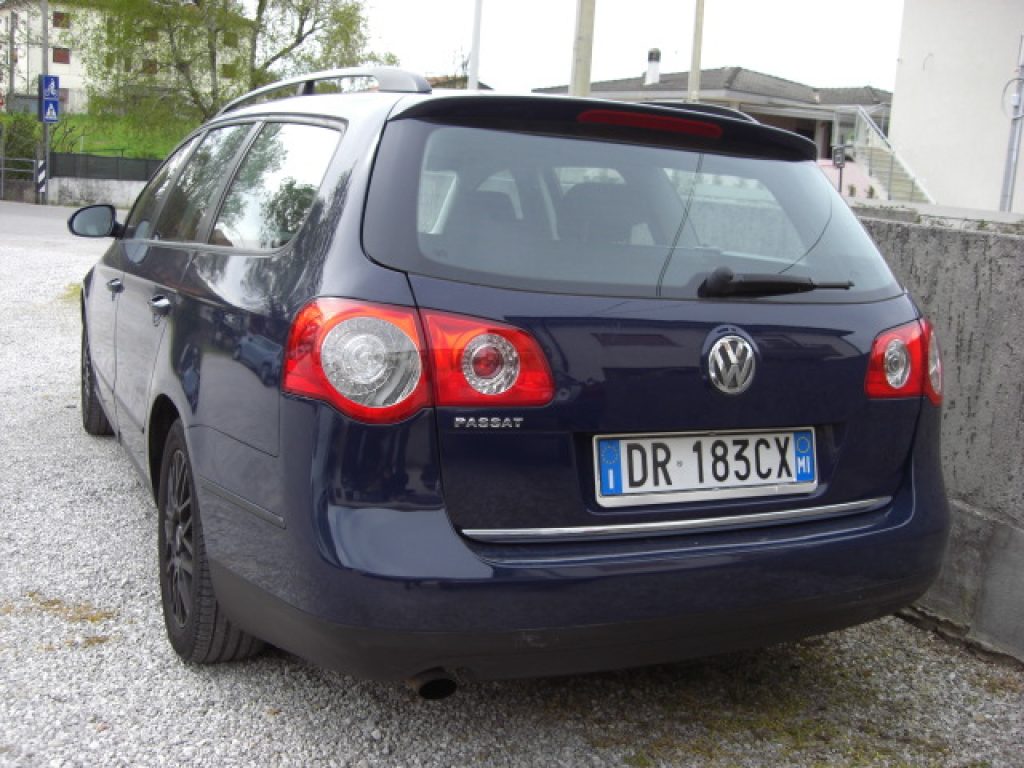 VOLKSWAGEN Passat 1.6/102CV Var. Trendline - 9