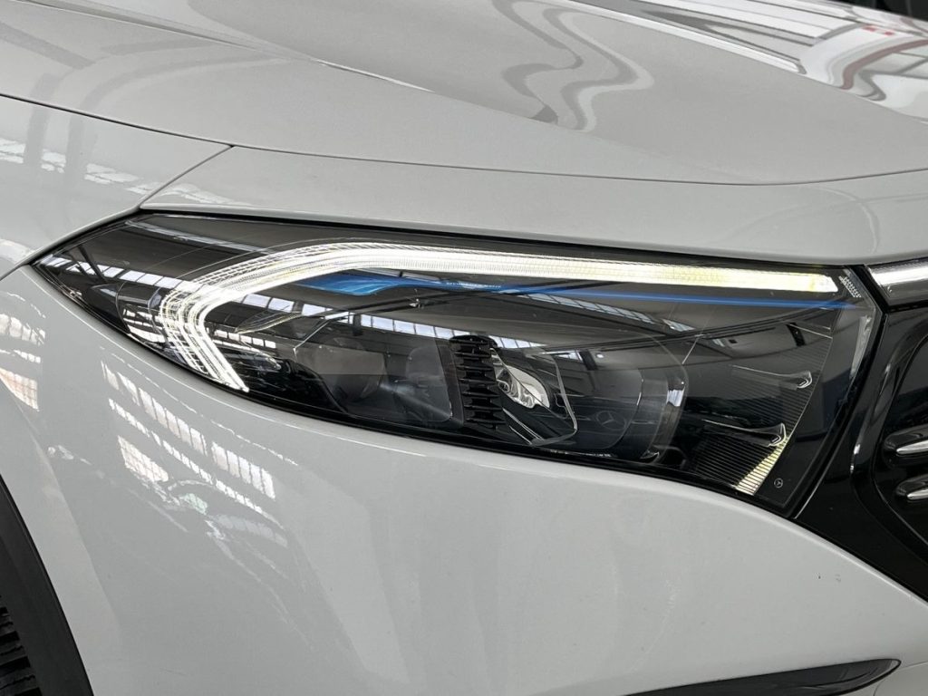 MERCEDES-BENZ EQA 250+ Premium - 17