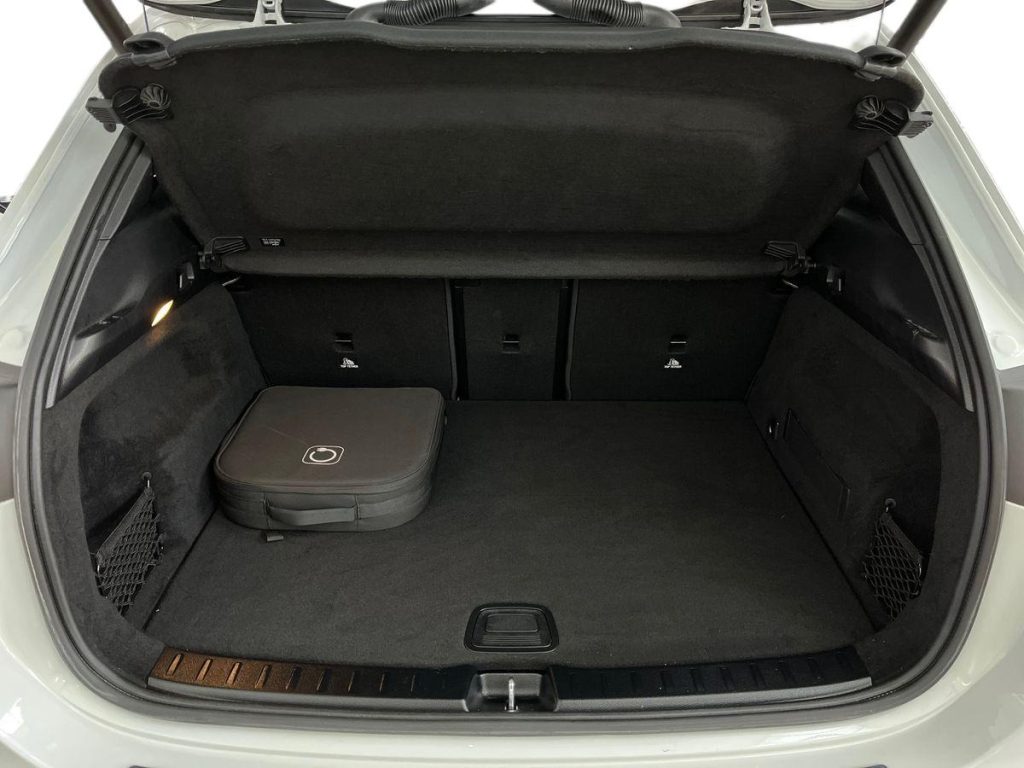 MERCEDES-BENZ EQA 250+ Premium - 13