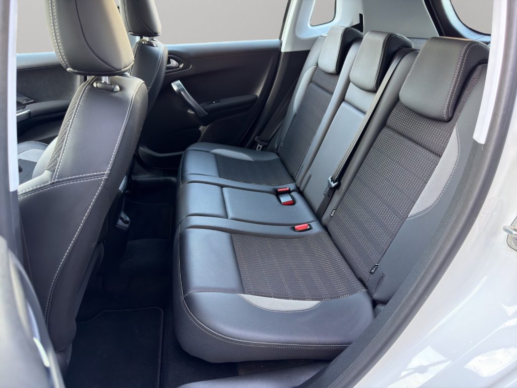 PEUGEOT 2008 1.5 100CV Allure - 8