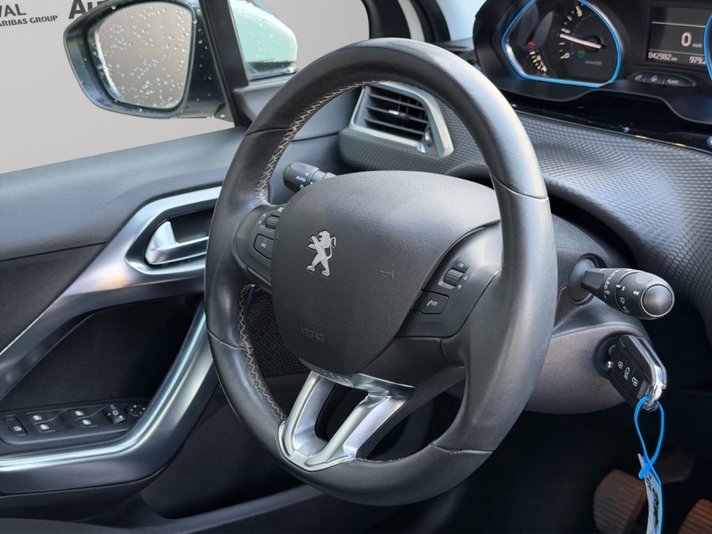 PEUGEOT 2008 1.5 100CV Allure - 11