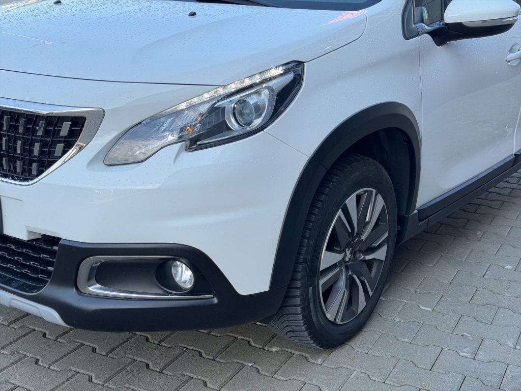 PEUGEOT 2008 1.5 100CV Allure - 17