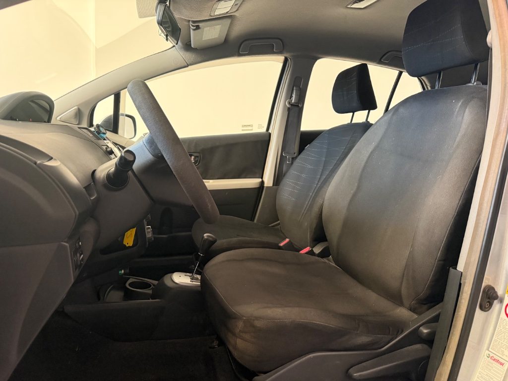 TOYOTA Yaris 1.3 5 porte M-MT Sol - 2