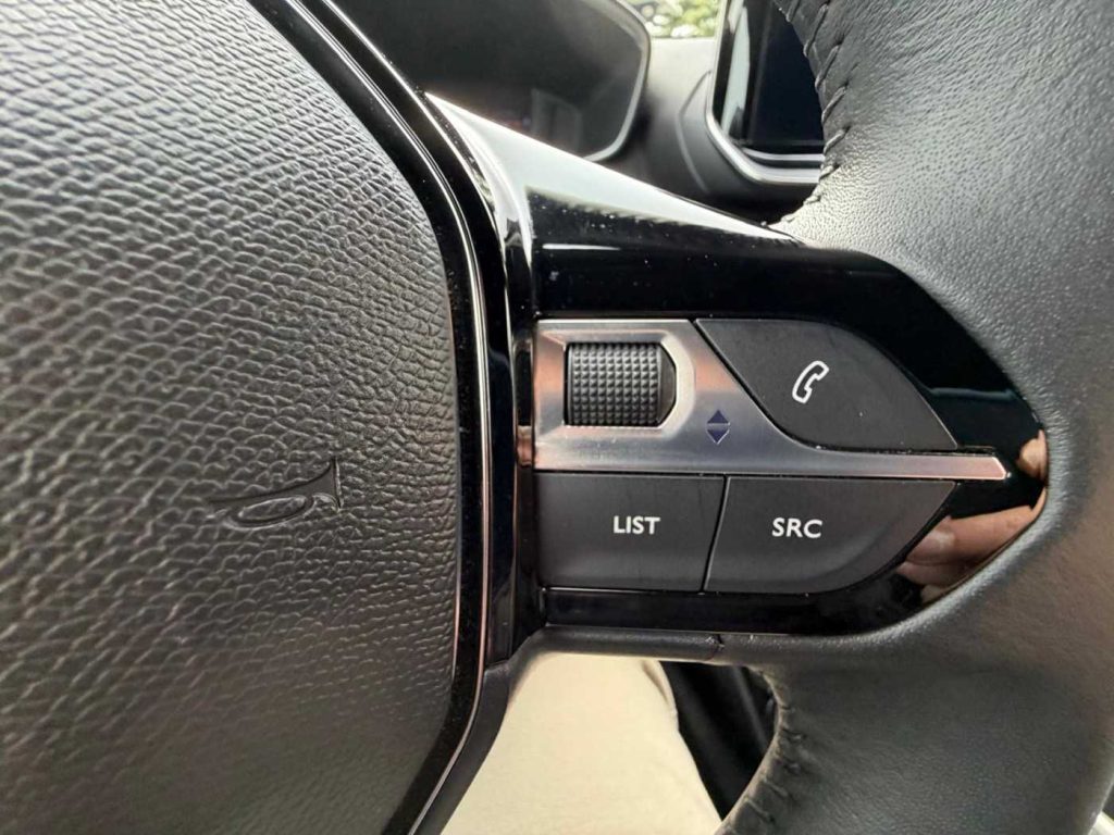 PEUGEOT 2008 PureTech 100 S&S Allure - 18