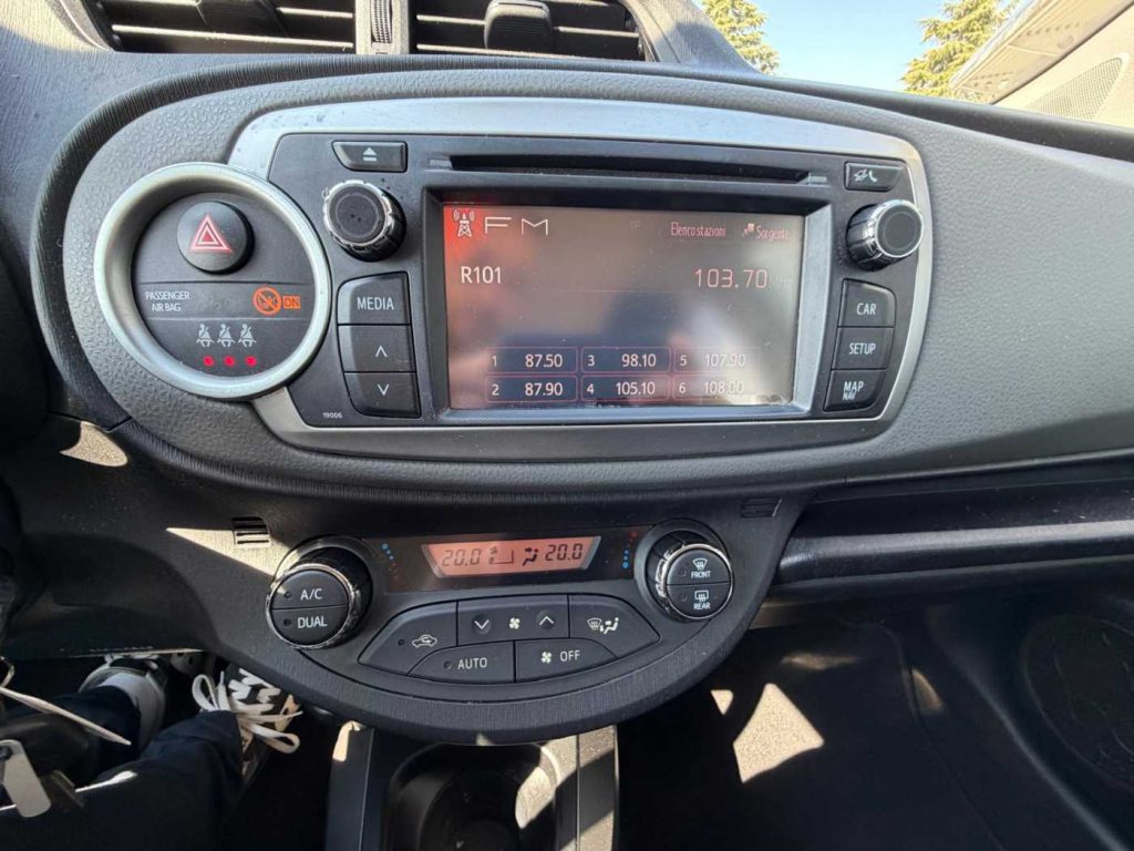 TOYOTA Yaris 1.0 5 porte Active - 15