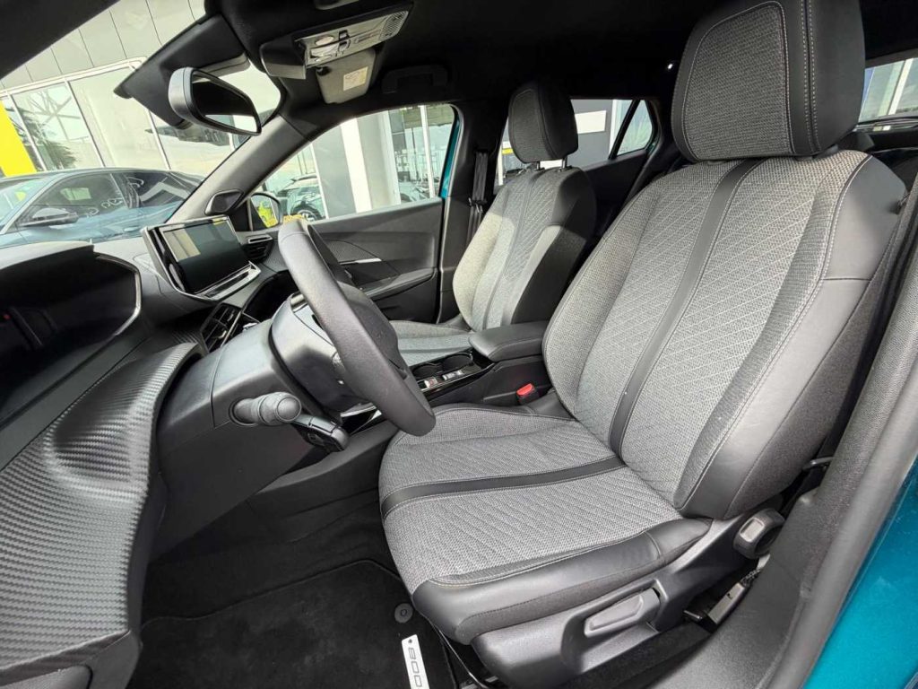 PEUGEOT 2008 PureTech 100 S&S Allure - 13