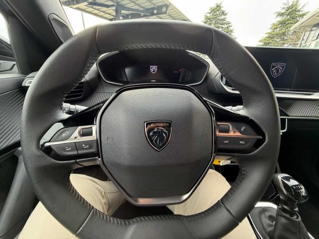 PEUGEOT 2008 PureTech 100 S&S Allure - 14