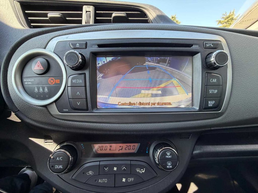 TOYOTA Yaris 1.0 5 porte Active - 17