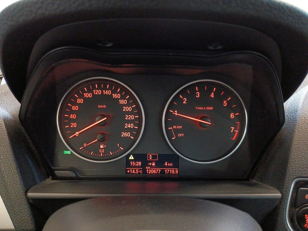 BMW 114 114i 3p Sport E6 - 12