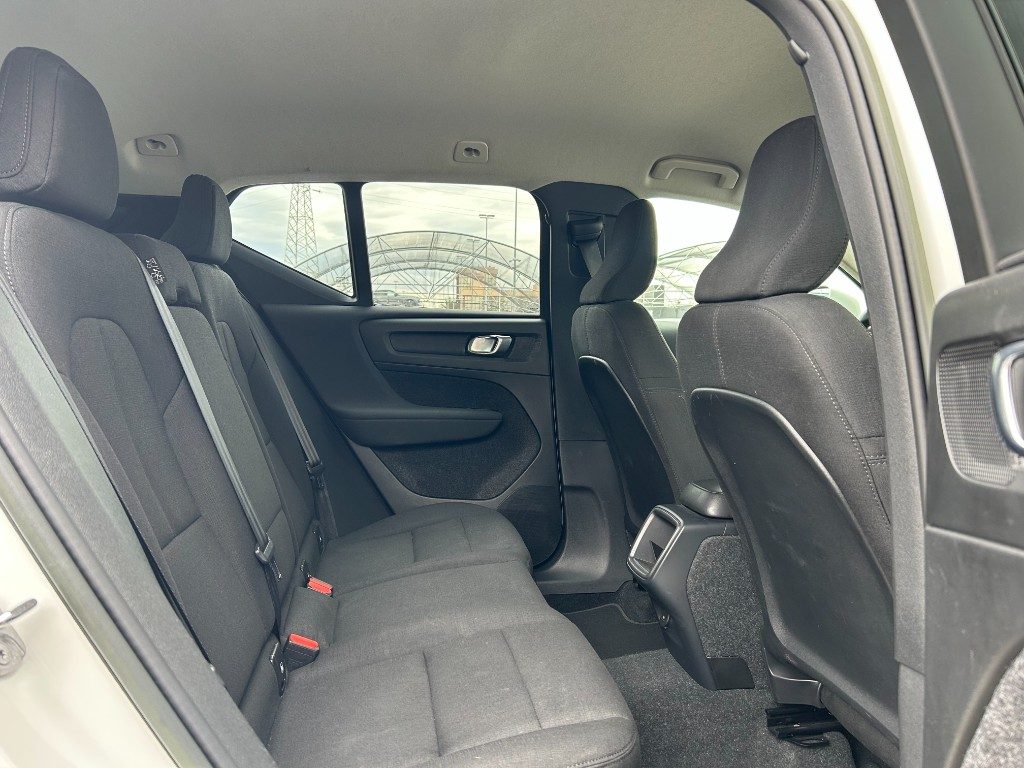 VOLVO XC40 T2 Geartronic Momentum Core - Foto 6