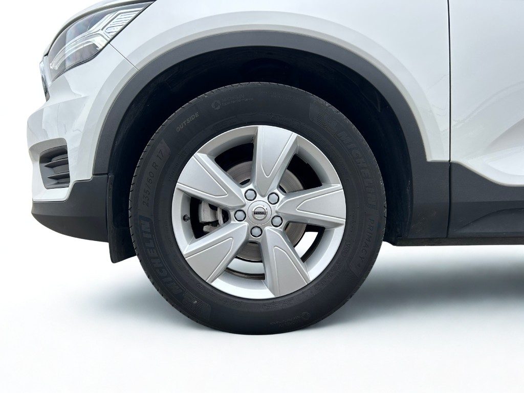 VOLVO XC40 T2 Geartronic Momentum Core - Grid Foto 9