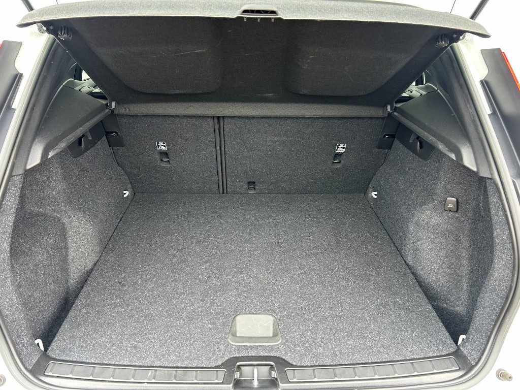 VOLVO XC40 T2 Geartronic Momentum Core - Grid Foto 13