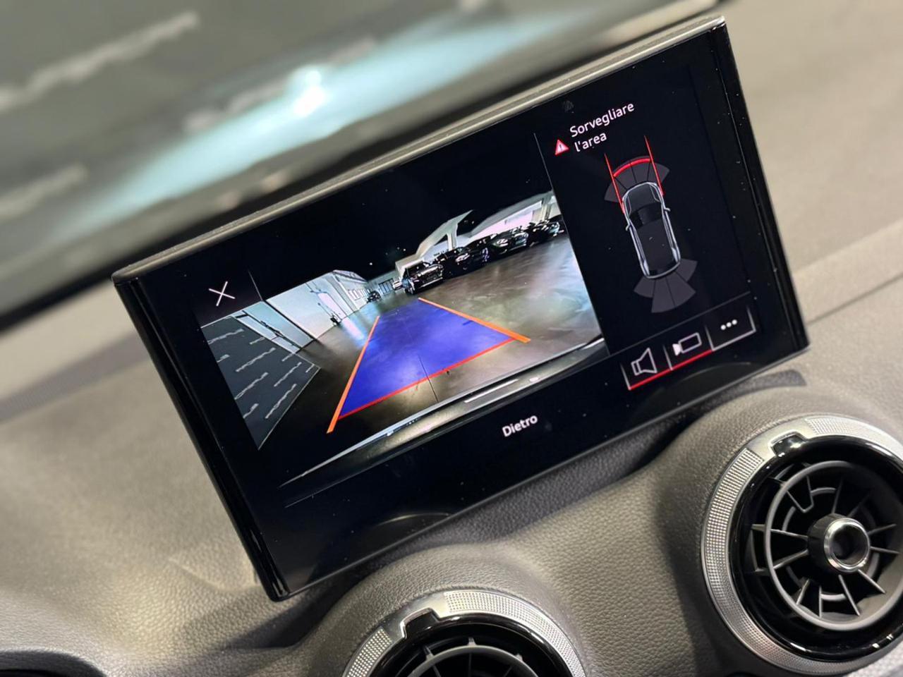 AUDI Q2 30 TDI S line Edition - 14