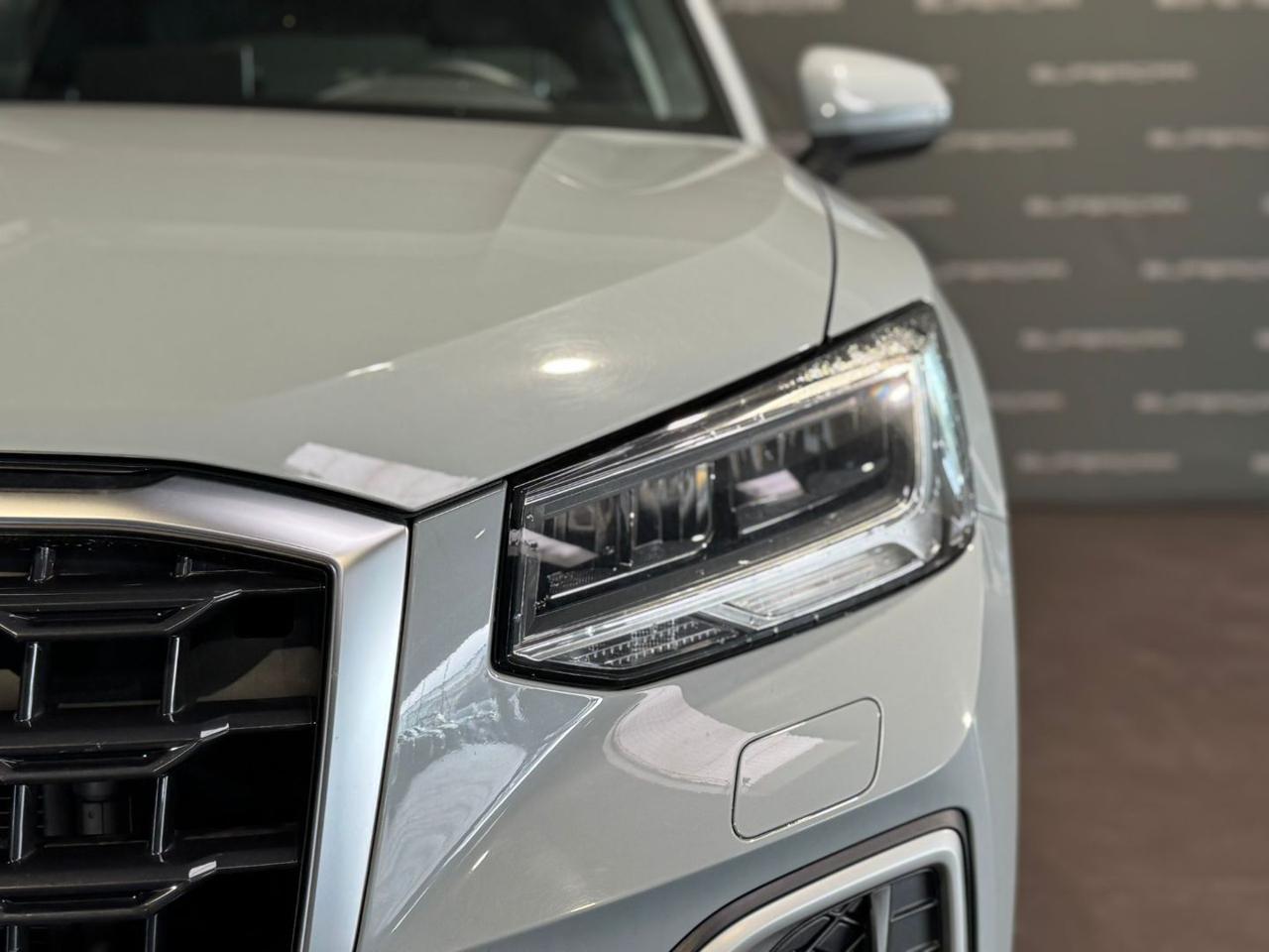 AUDI Q2 30 TDI S line Edition - 4