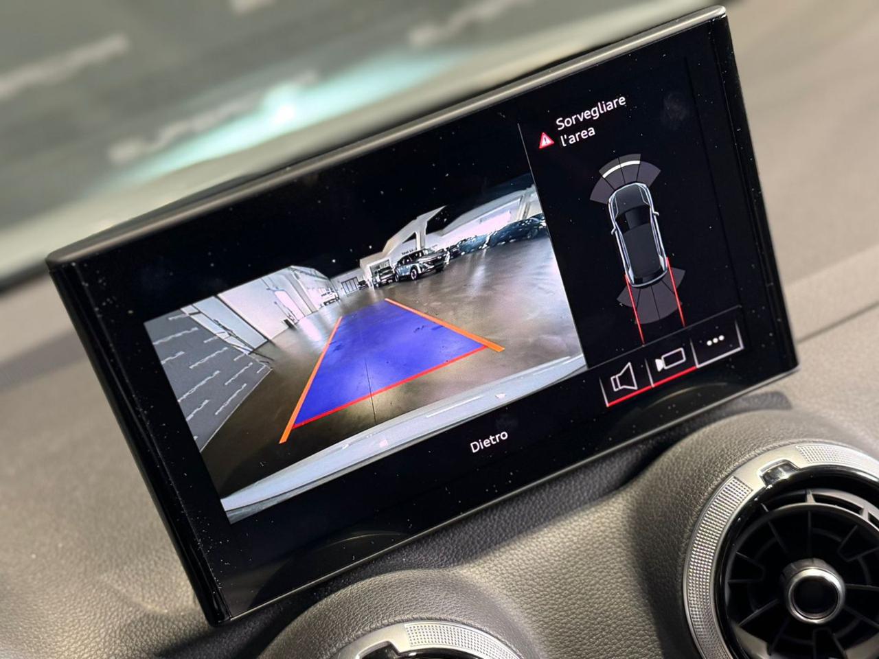 AUDI Q2 30 TDI S line Edition - 11