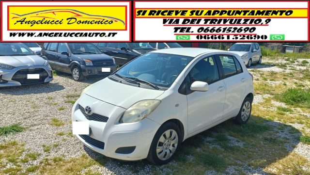 TOYOTA Yaris Bianco pastello