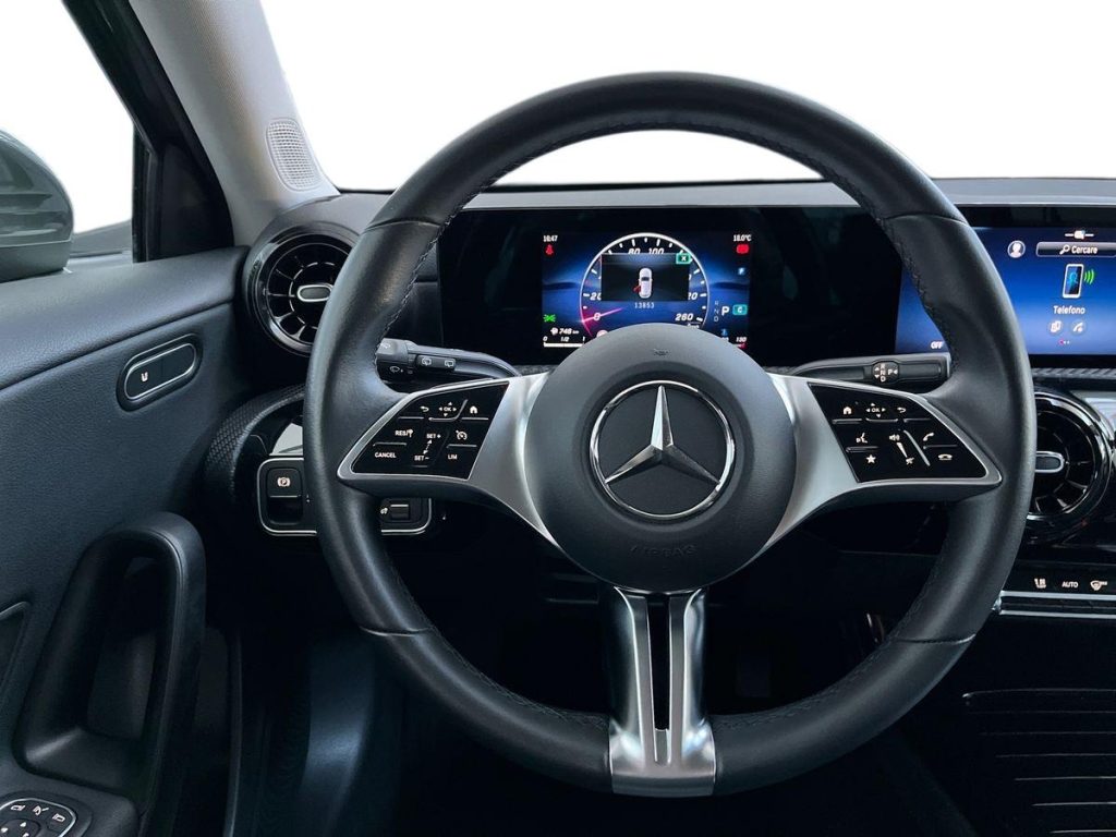 MERCEDES-BENZ A 180 d Automatic Advanced - 11