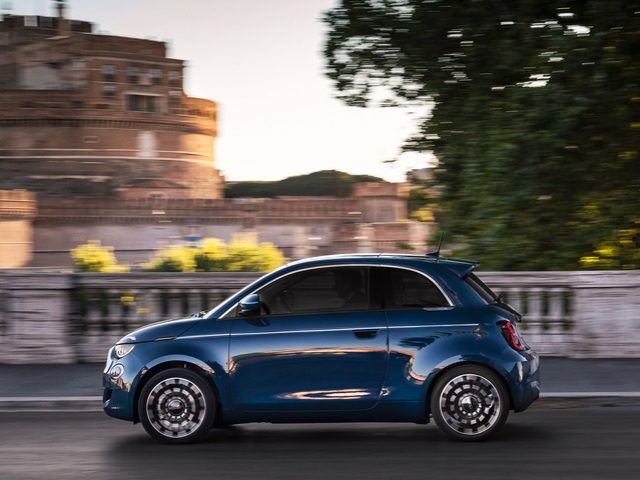 FIAT 500e Azzurro metallizzato