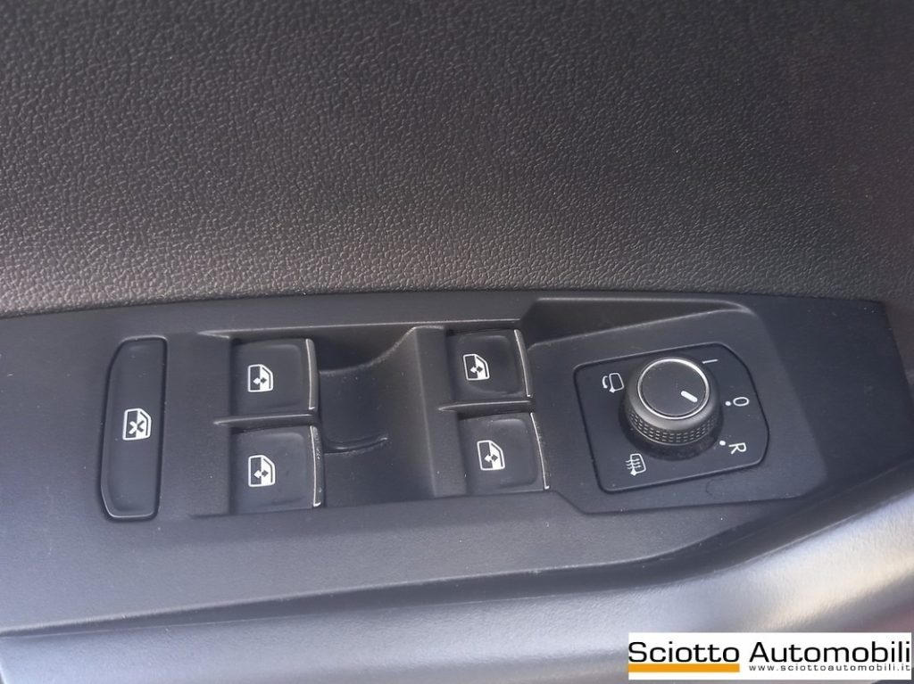 VOLKSWAGEN Taigo 1.0 TSI 110 CV R-Line - 12
