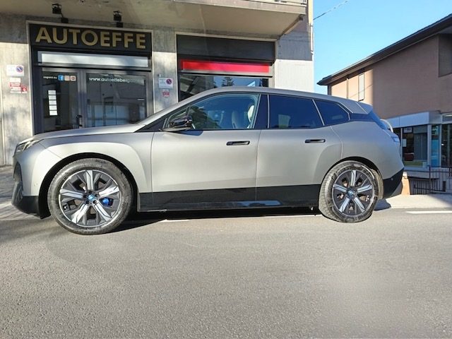BMW iX Grigio metallizzato
