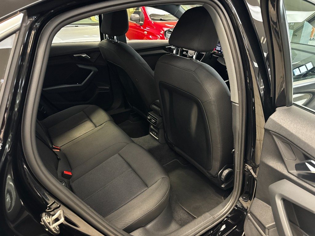 AUDI A3 Sedan 35 TDI Stronic Business Advanced - 11