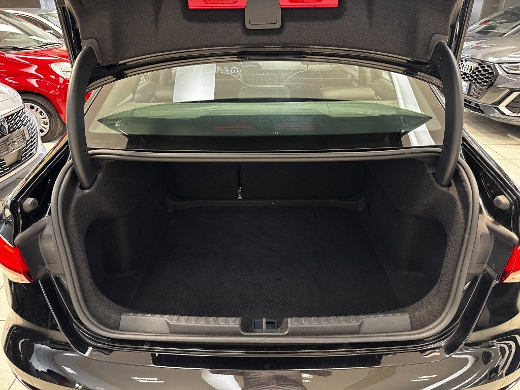 AUDI A3 Sedan 35 TDI Stronic Business Advanced - 16