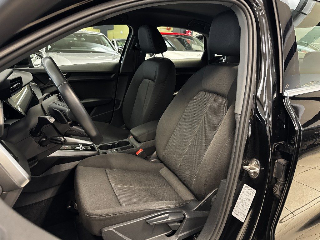 AUDI A3 Sedan 35 TDI Stronic Business Advanced - 9