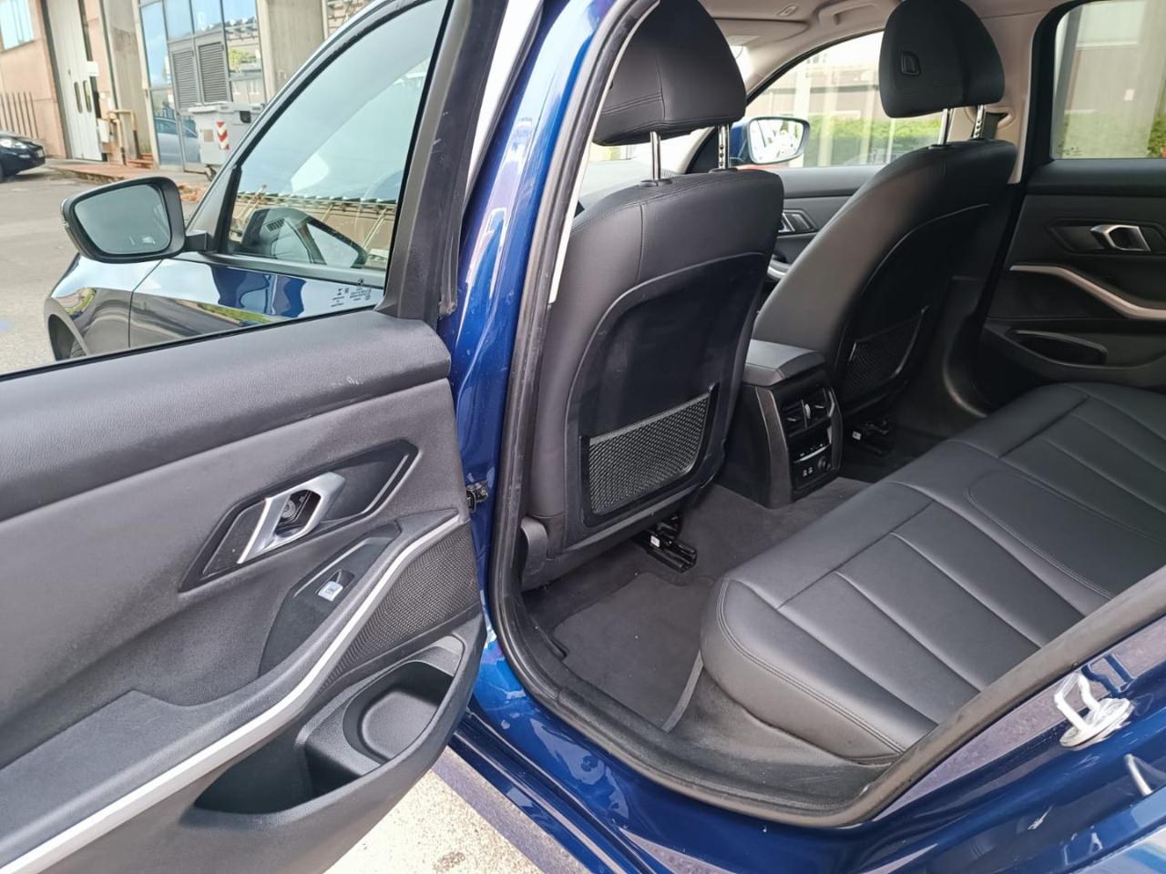 BMW 320 d 48V Touring Business Advantage - 21