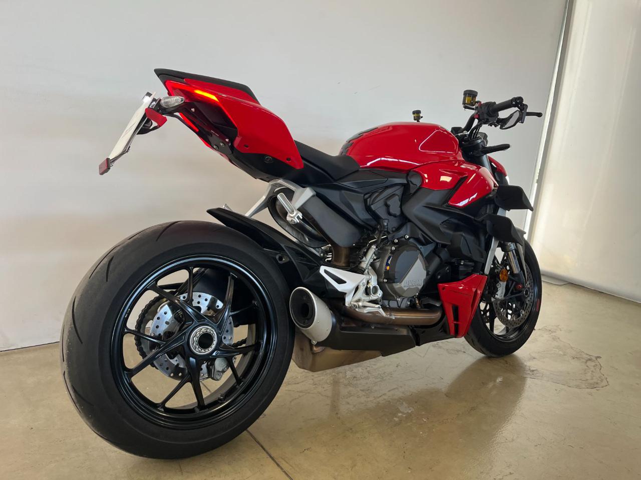 DUCATI Streetfighter V2 - 7
