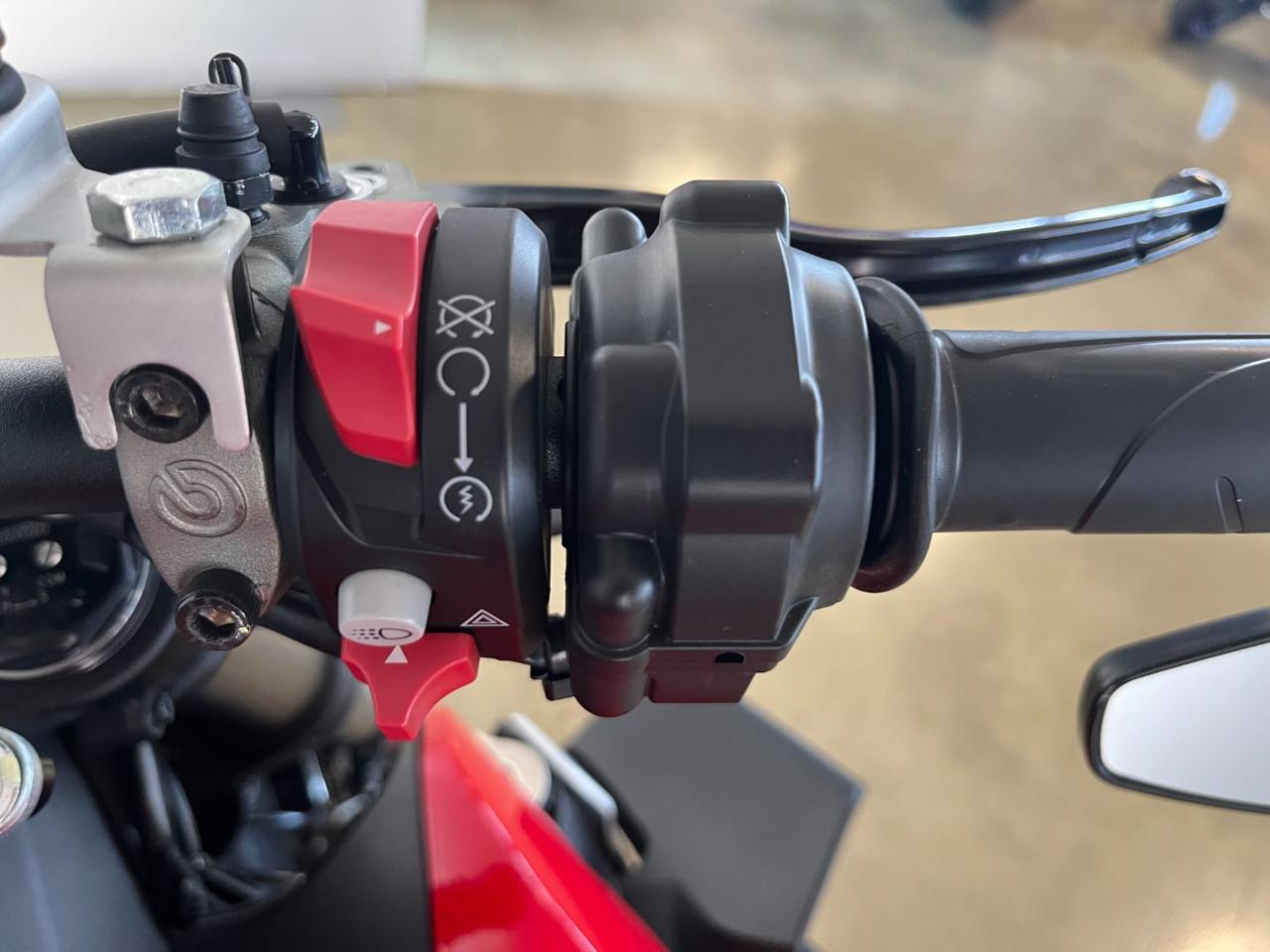 DUCATI Streetfighter V2 - 11