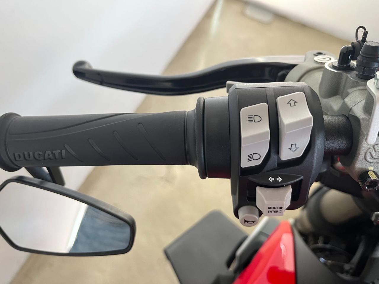 DUCATI Streetfighter V2 - 12