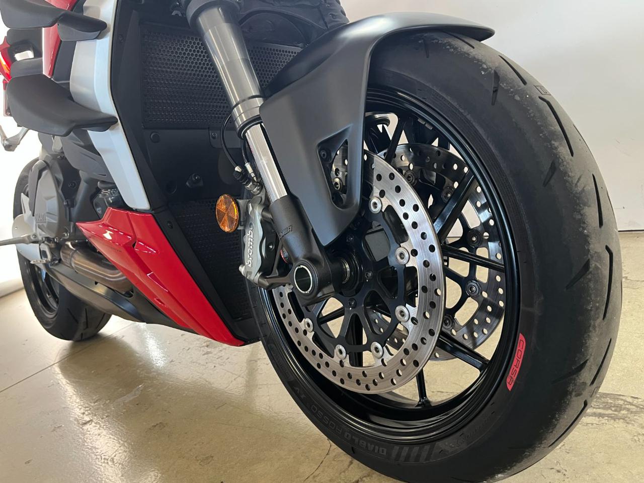 DUCATI Streetfighter V2 - 4