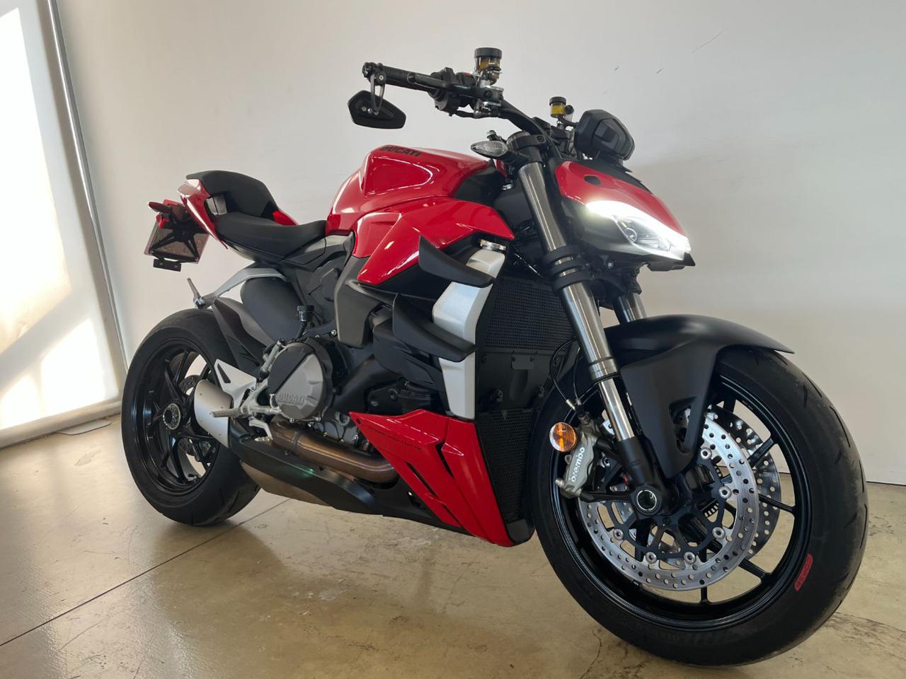 DUCATI Streetfighter V2 - 2