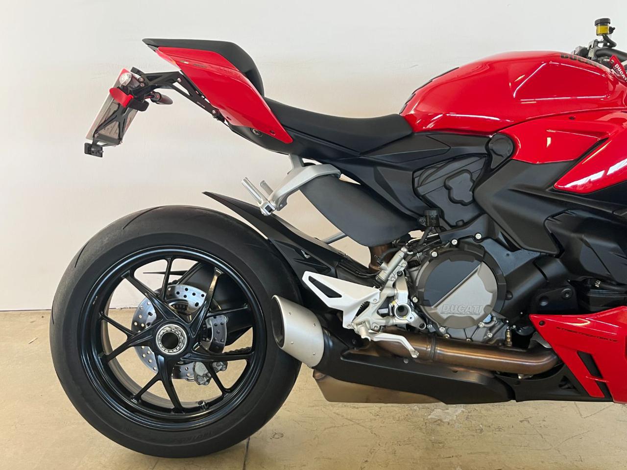 DUCATI Streetfighter V2 - 6