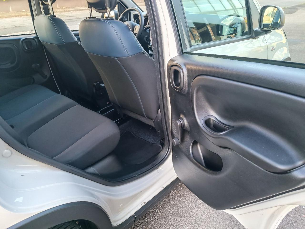 FIAT Panda 1.0 FireFly S&S Hybrid City Cross - 13