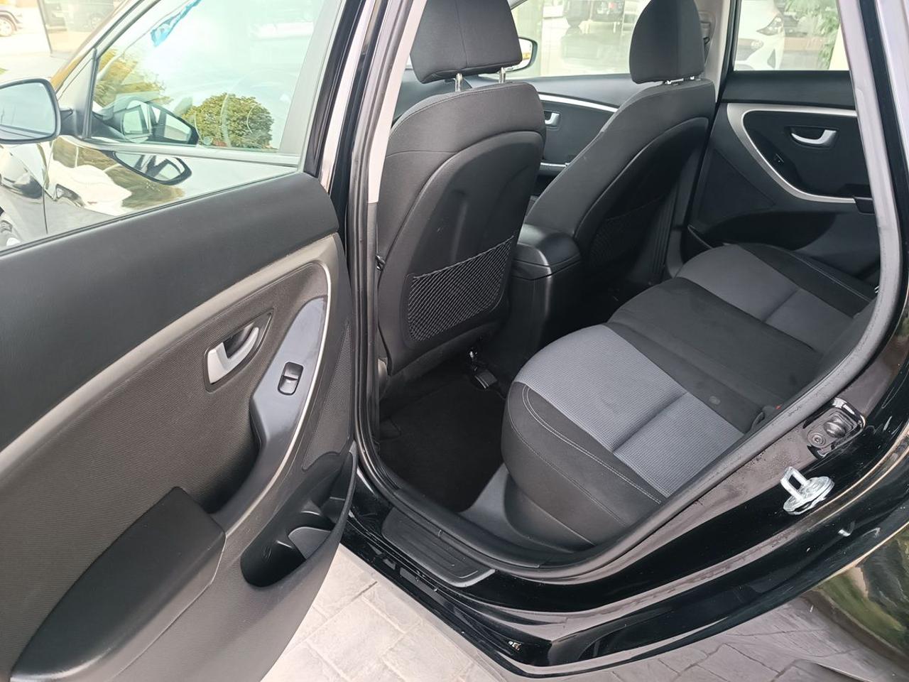 HYUNDAI i30 Wagon 1.6 CRDi Comfort - 19