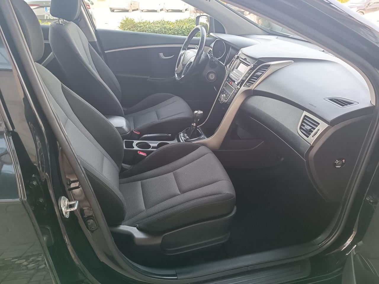 HYUNDAI i30 Wagon 1.6 CRDi Comfort - 25