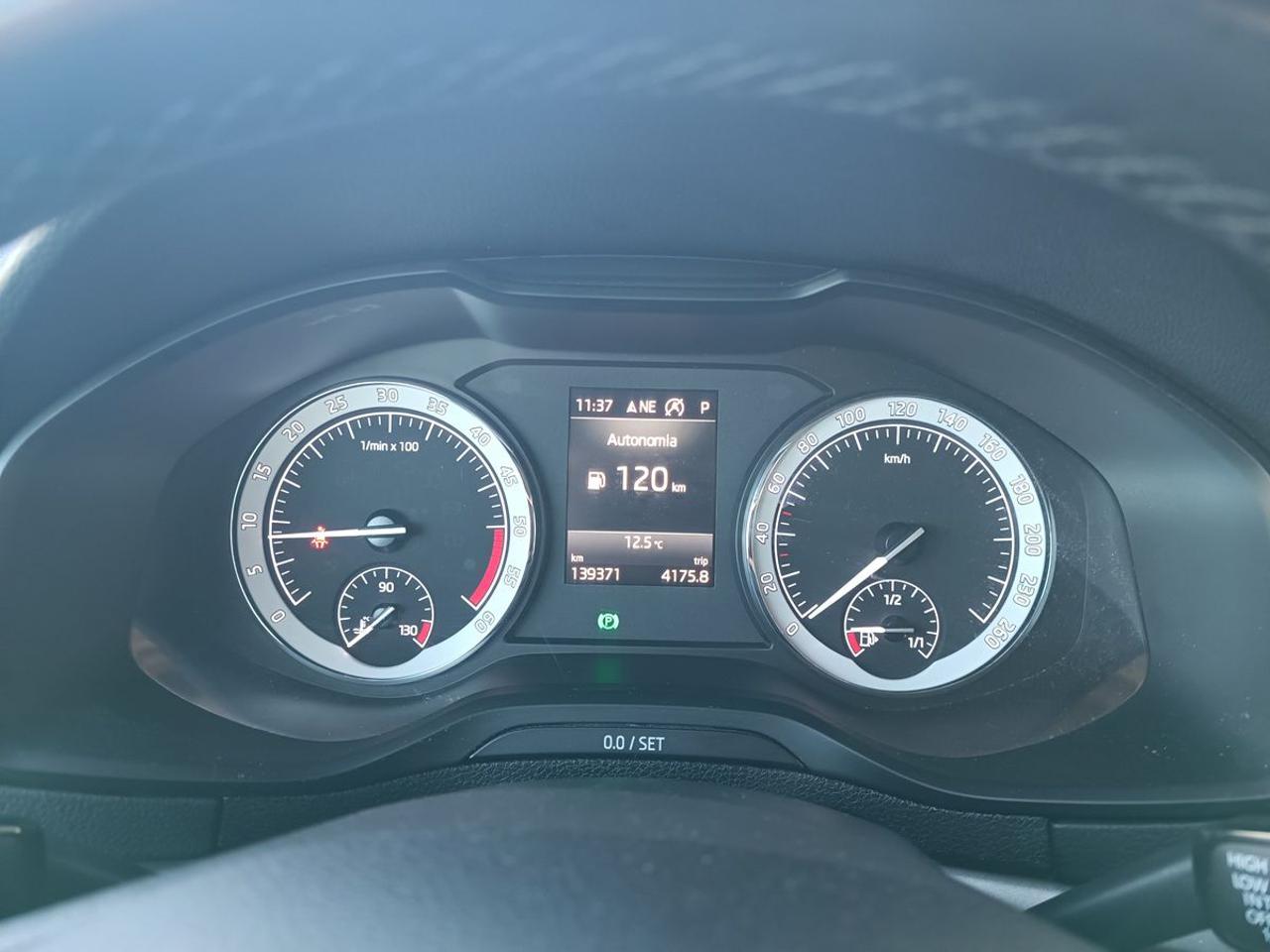 SKODA Karoq 1.6 TDI SCR DSG Ambition - 3