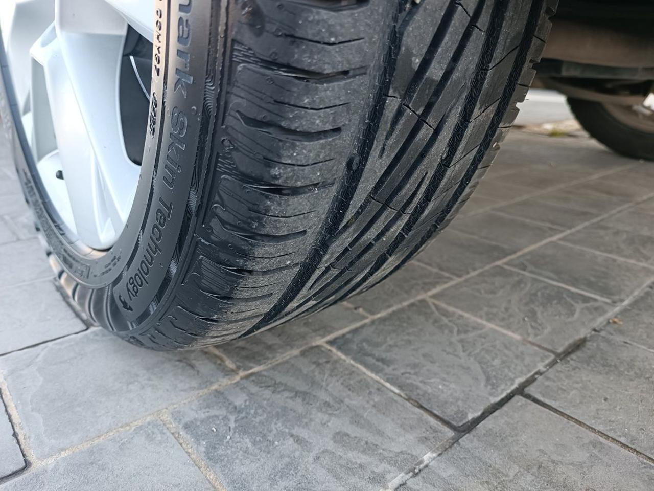 SKODA Karoq 1.6 TDI SCR DSG Ambition - 26