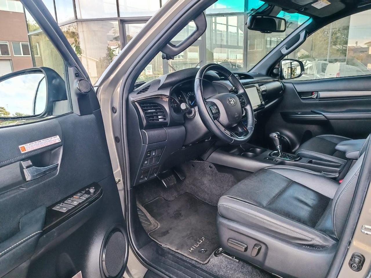 TOYOTA Hilux 2.8 D A/T 4WD 4 porte Double Cab Invincible - 5
