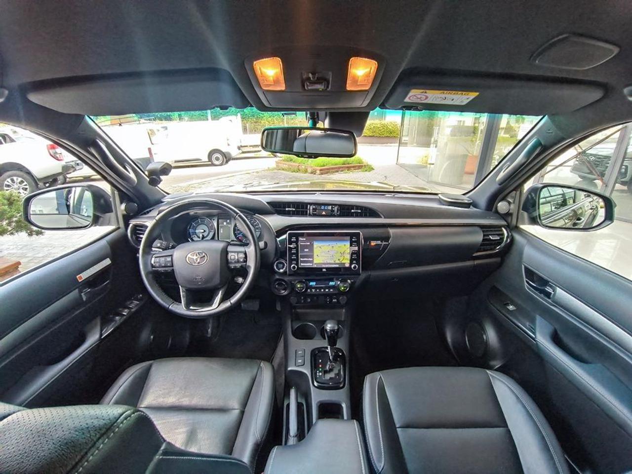 TOYOTA Hilux 2.8 D A/T 4WD 4 porte Double Cab Invincible - 10