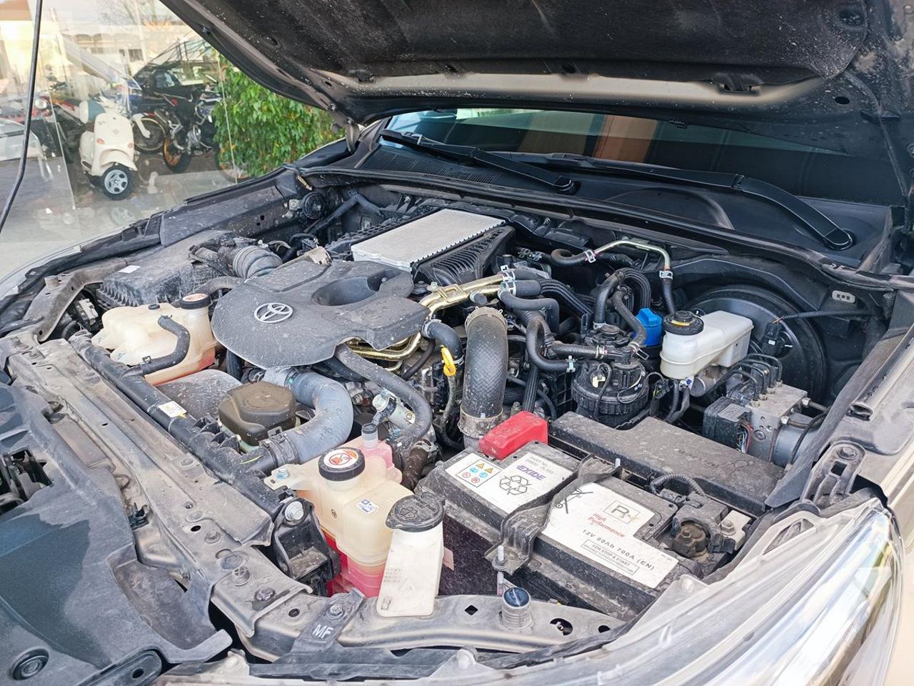 TOYOTA Hilux 2.8 D A/T 4WD 4 porte Double Cab Invincible - 19