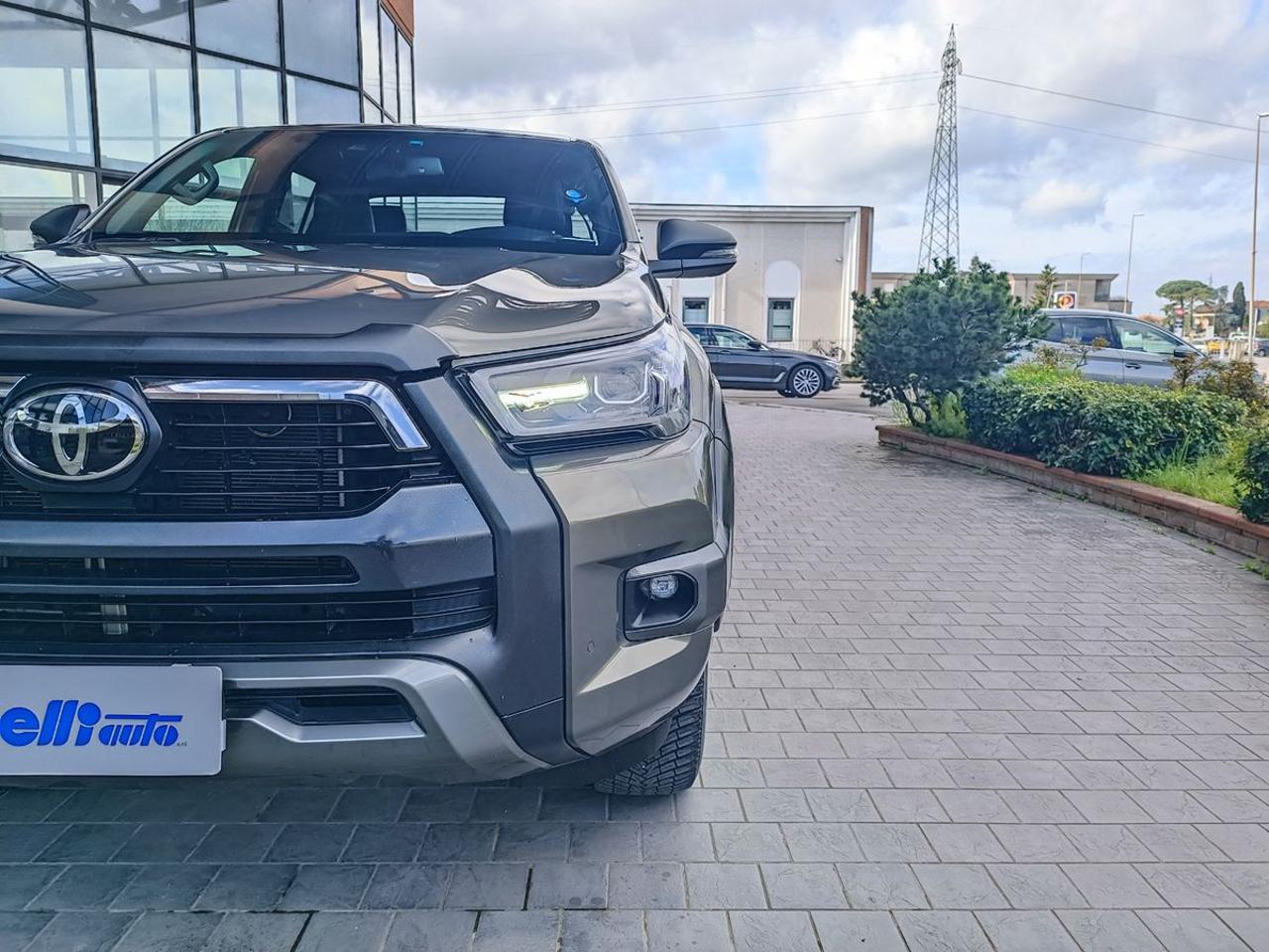 TOYOTA Hilux 2.8 D A/T 4WD 4 porte Double Cab Invincible - 21