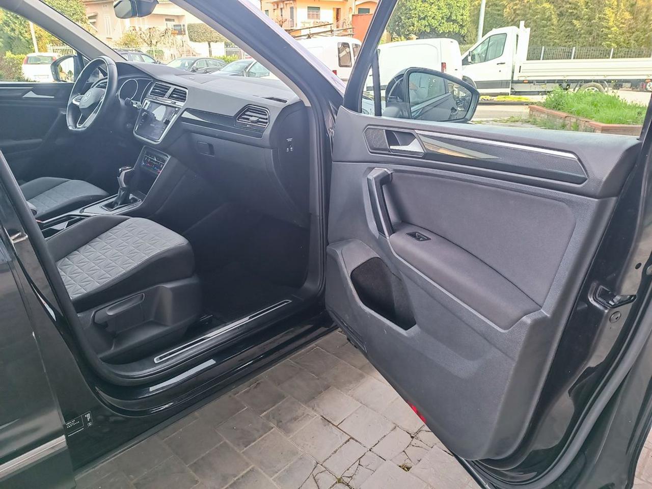 VOLKSWAGEN Tiguan 2.0 TDI 150 CV SCR DSG Life - 16