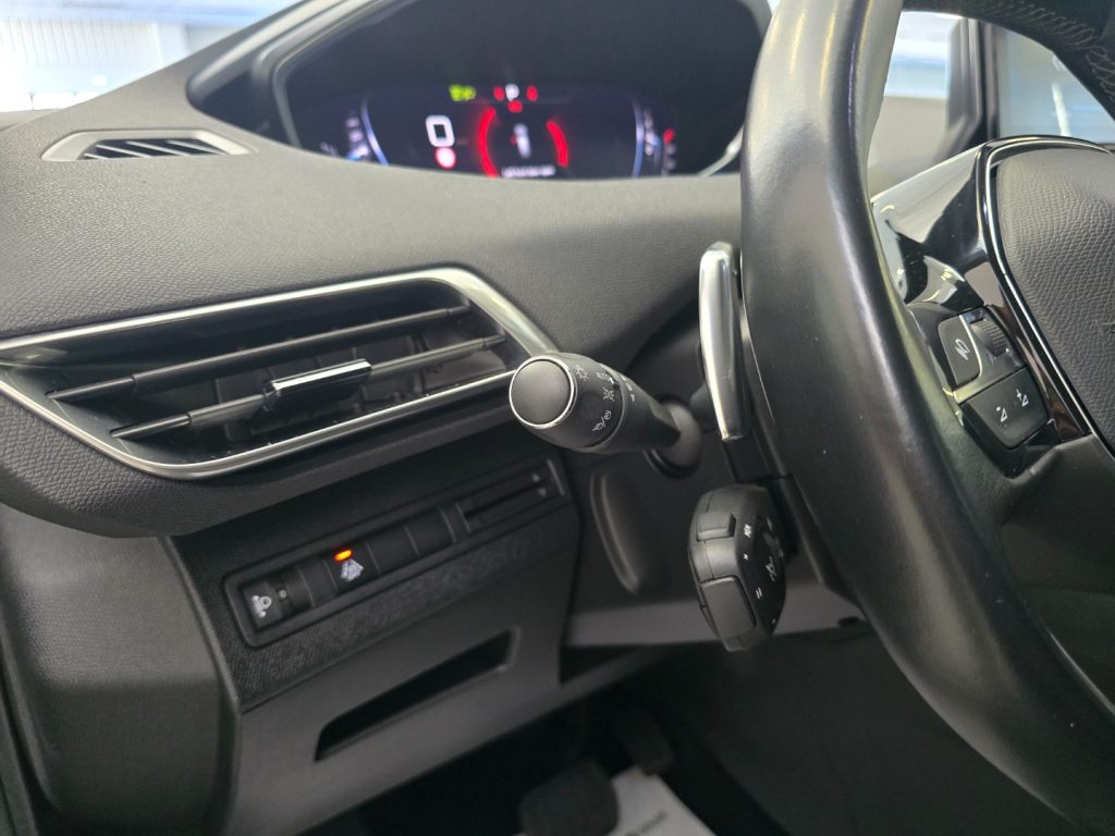 PEUGEOT 3008 BlueHDi 130 S&S EAT8 Allure - 20