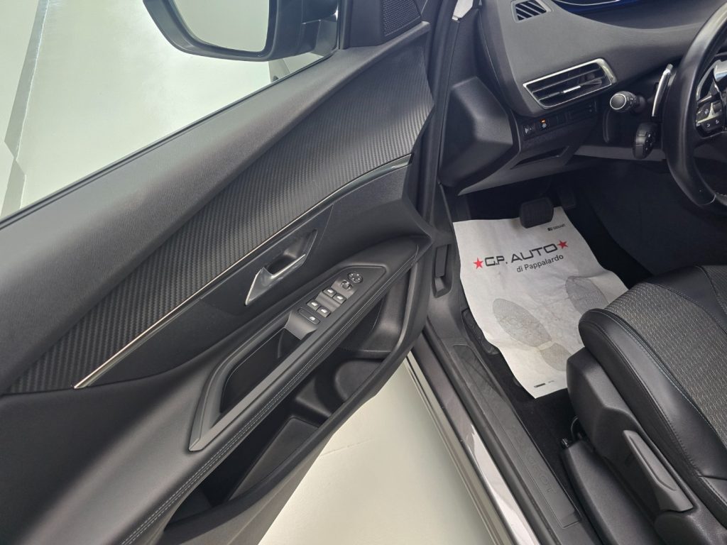 PEUGEOT 3008 BlueHDi 130 S&S EAT8 Allure - 22