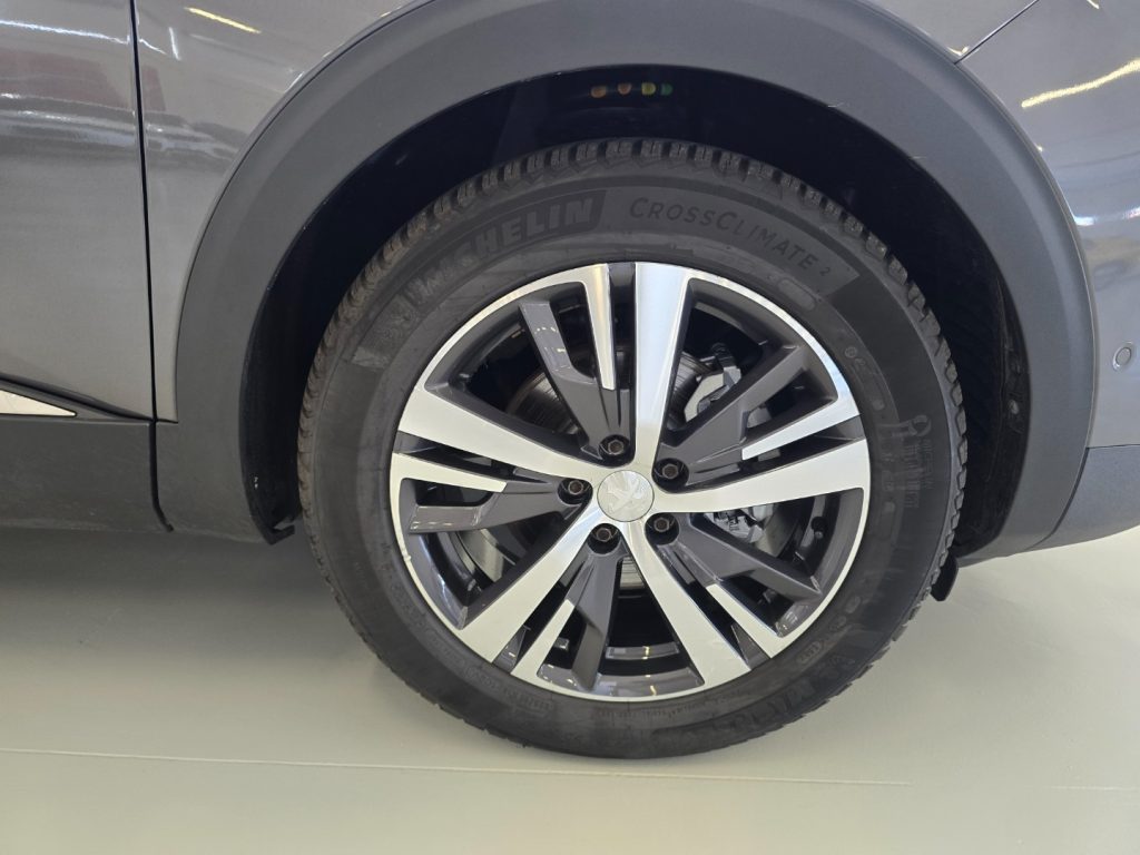 PEUGEOT 3008 BlueHDi 130 S&S EAT8 Allure - 25